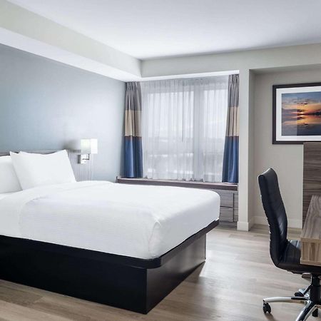 Microtel Inn & Suites By Wyndham Kanata Ottawa West Exterior foto