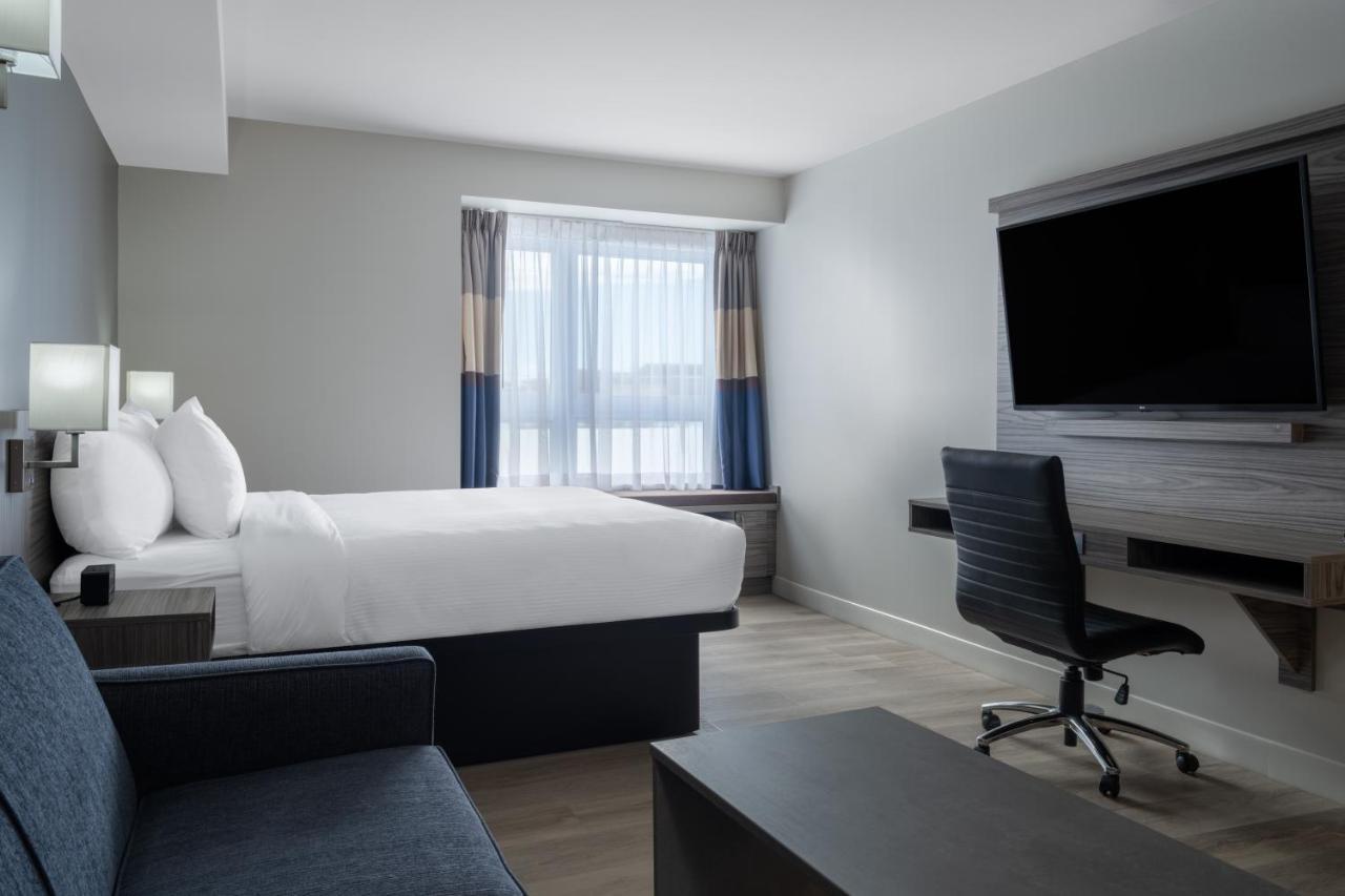 Microtel Inn & Suites By Wyndham Kanata Ottawa West Exterior foto