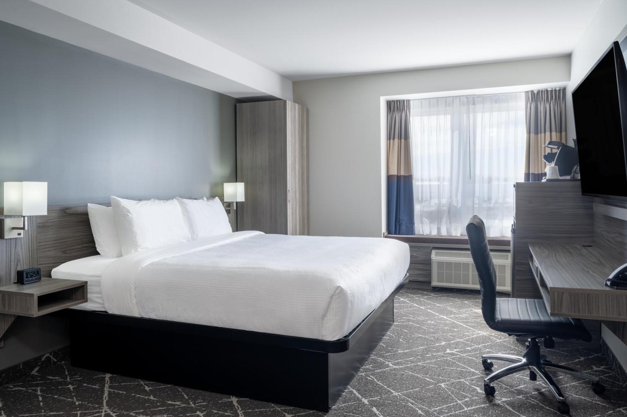 Microtel Inn & Suites By Wyndham Kanata Ottawa West Exterior foto