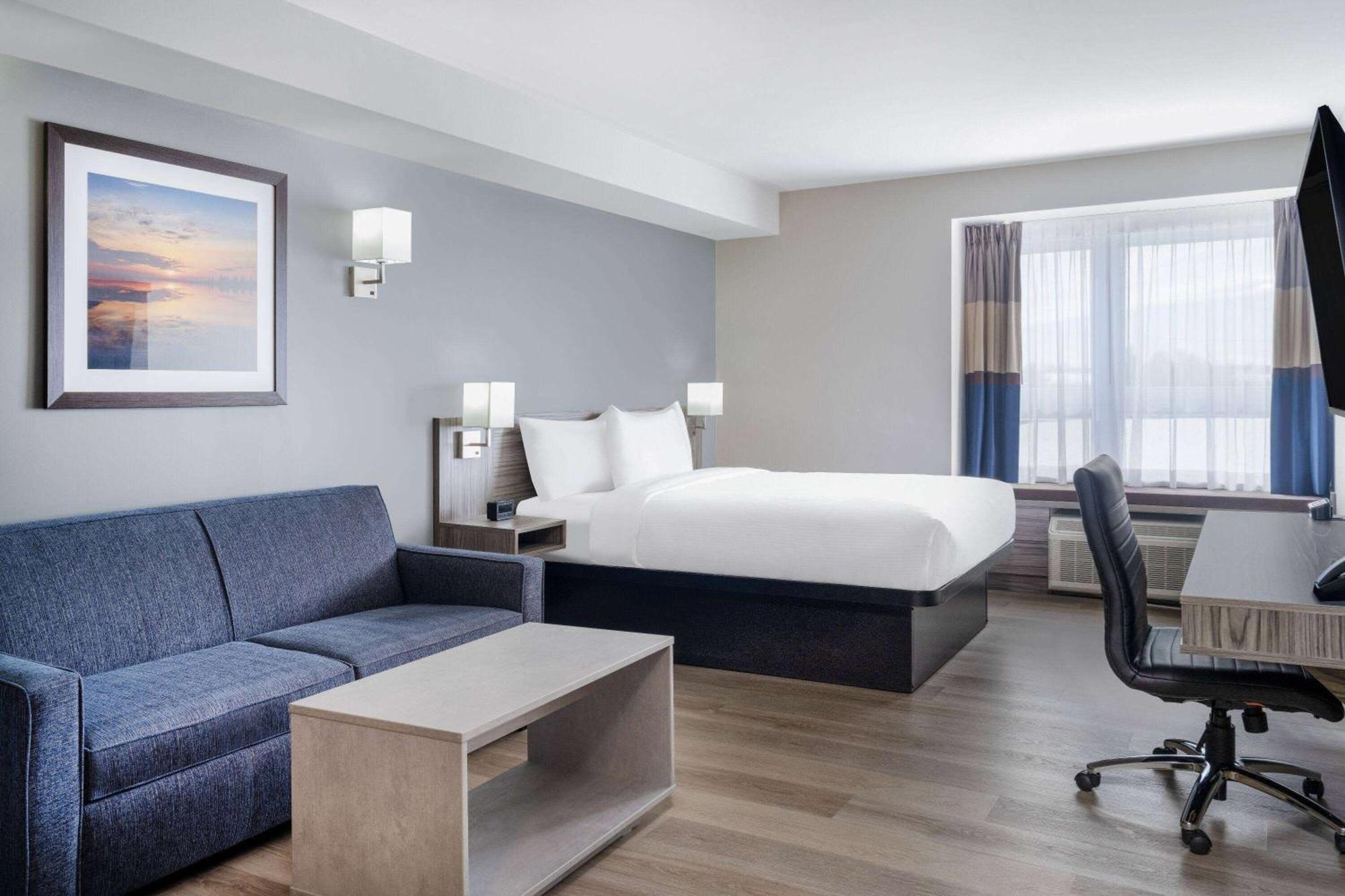 Microtel Inn & Suites By Wyndham Kanata Ottawa West Exterior foto