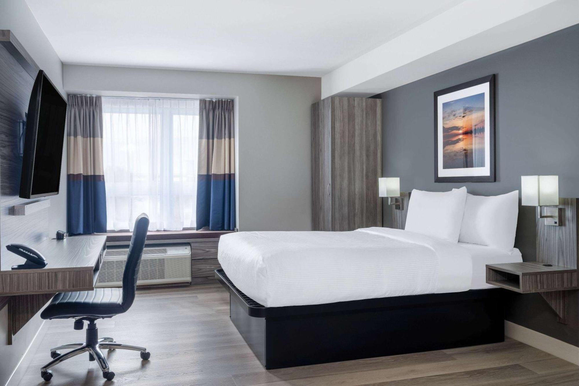 Microtel Inn & Suites By Wyndham Kanata Ottawa West Exterior foto